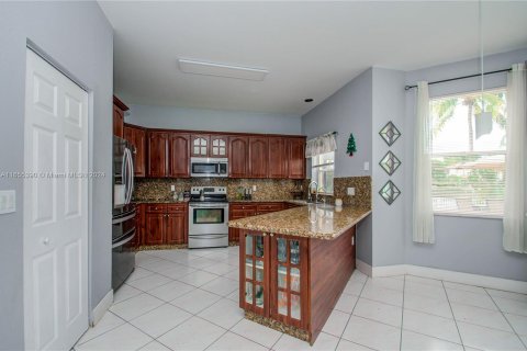 Villa ou maison à vendre à Pembroke Pines, Floride: 5 chambres, 293.11 m2 № 1353879 - photo 28