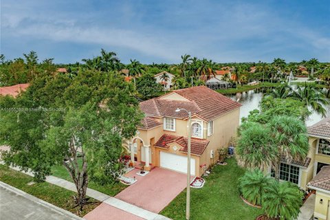 Villa ou maison à vendre à Pembroke Pines, Floride: 5 chambres, 293.11 m2 № 1353879 - photo 1