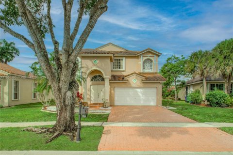 Villa ou maison à vendre à Pembroke Pines, Floride: 5 chambres, 293.11 m2 № 1353879 - photo 2