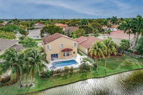 House in Pembroke Pines, Florida 5 bedrooms, 293.11 sq.m. № 1353879 - photo 14