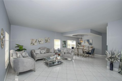 Villa ou maison à vendre à Pembroke Pines, Floride: 5 chambres, 293.11 m2 № 1353879 - photo 18