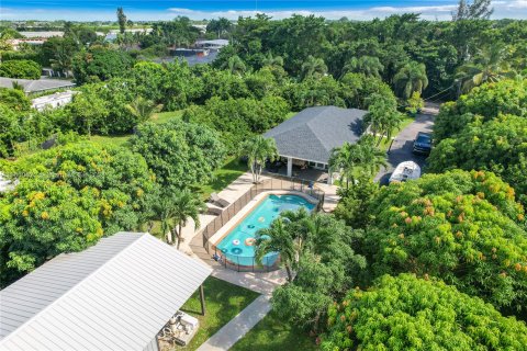 Villa ou maison à louer à Miami, Floride: 3 chambres, 132.01 m2 № 1332819 - photo 1