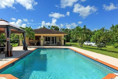 Villa ou maison à louer à Miami, Floride: 3 chambres, 132.01 m2 № 1332819 - photo 4