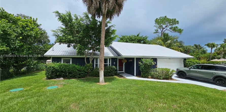 House in Hobe Sound, Florida 3 bedrooms, 133.69 sq.m. № 1332316