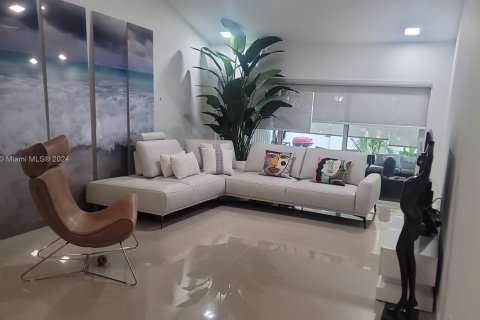 Casa en venta en Miami, Florida, 2 dormitorios № 1315707 - foto 7