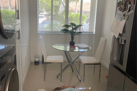 Casa en venta en Miami, Florida, 2 dormitorios № 1315707 - foto 12