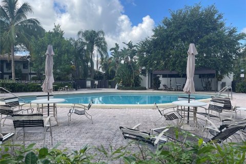 House in Miami, Florida 2 bedrooms № 1315707 - photo 25