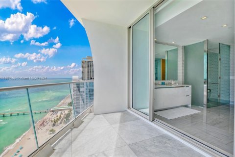 Condo in Sunny Isles Beach, Florida, 3 bedrooms  № 1315705 - photo 19