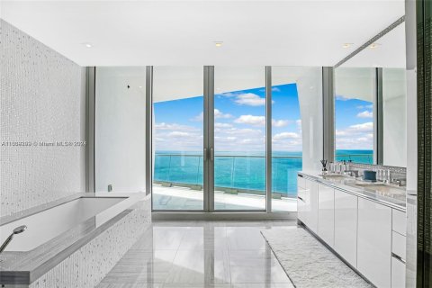 Condo in Sunny Isles Beach, Florida, 3 bedrooms  № 1315705 - photo 18