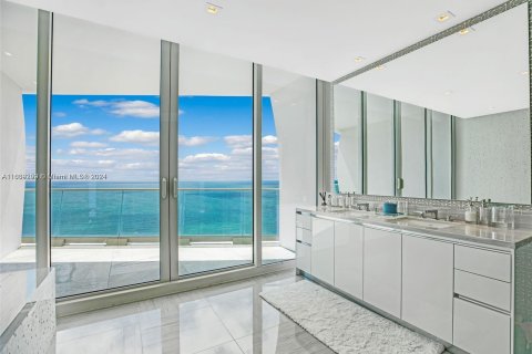 Condo in Sunny Isles Beach, Florida, 3 bedrooms  № 1315705 - photo 17