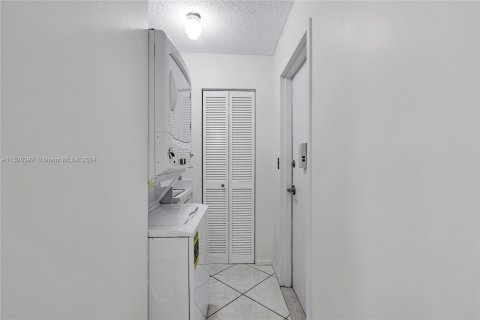 Купить кондоминиум в Холливуд, Флорида 2 спальни, 173.54м2, № 997953 - фото 16
