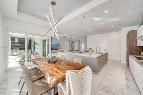 Casa en venta en Marco Island, Florida, 4 dormitorios, 325.16 m2 № 997699 - foto 11