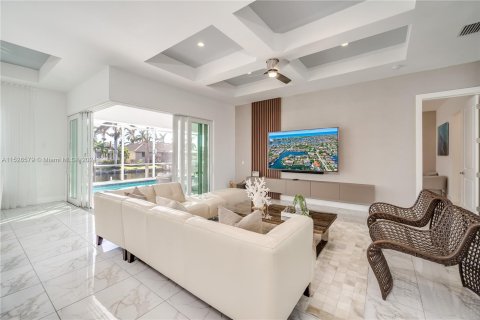 Casa en venta en Marco Island, Florida, 4 dormitorios, 325.16 m2 № 997699 - foto 17