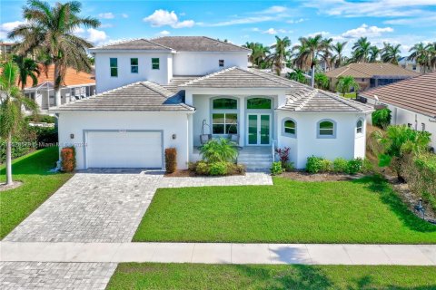 House in Marco Island, Florida 4 bedrooms, 325.16 sq.m. № 997699 - photo 1