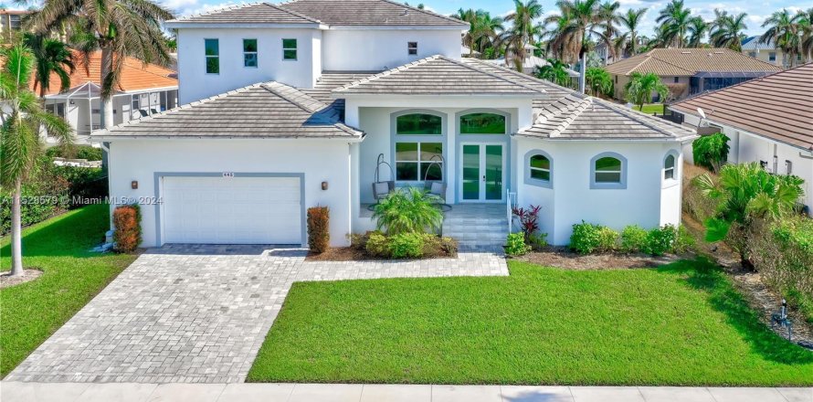 House in Marco Island, Florida 4 bedrooms, 325.16 sq.m. № 997699