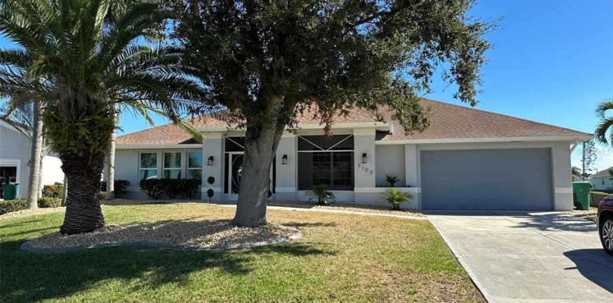 House in Port Charlotte, Florida 4 bedrooms, 230.86 sq.m. № 1386534