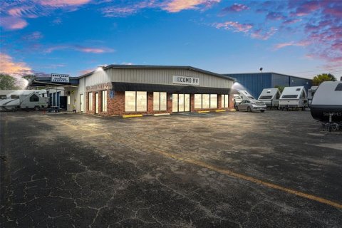 Immobilier commercial à vendre à Inverness, Floride: 1198.44 m2 № 1386532 - photo 1