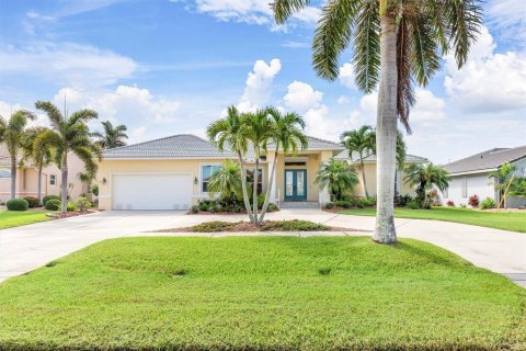 Villa ou maison à vendre à Punta Gorda, Floride: 3 chambres, 240.62 m2 № 1337766 - photo 2