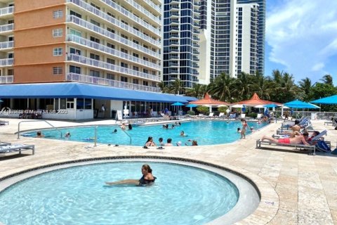 Hotel en venta en Sunny Isles Beach, Florida, 39.02 m2 № 814964 - foto 27
