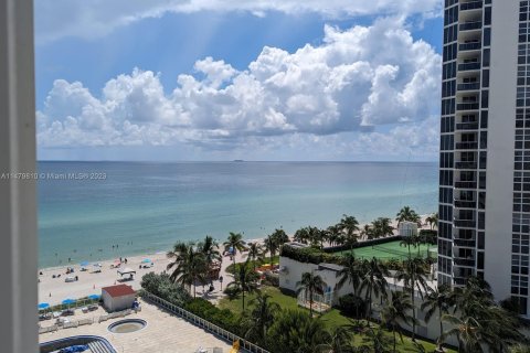 Hotel en venta en Sunny Isles Beach, Florida, 39.02 m2 № 814964 - foto 13