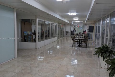 Hôtel, hôtellerie à vendre à Sunny Isles Beach, Floride: 39.02 m2 № 814964 - photo 9