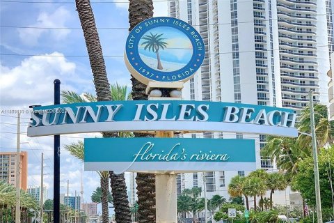 Hotel en venta en Sunny Isles Beach, Florida, 39.02 m2 № 814964 - foto 6