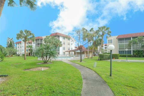 Condo in Lauderhill, Florida, 2 bedrooms  № 1120011 - photo 6