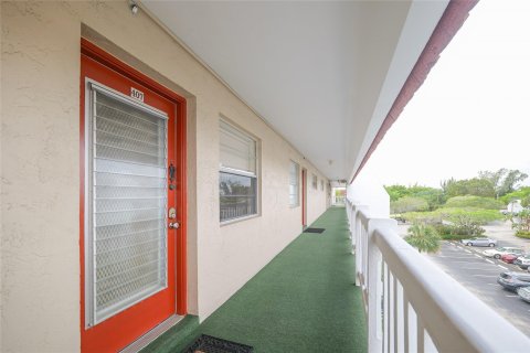 Condo in Lauderhill, Florida, 2 bedrooms  № 1120011 - photo 18