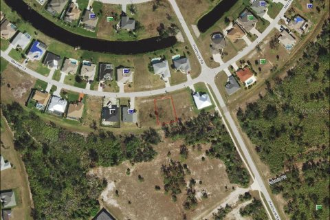 Land in Rotonda, Florida № 1252293 - photo 1