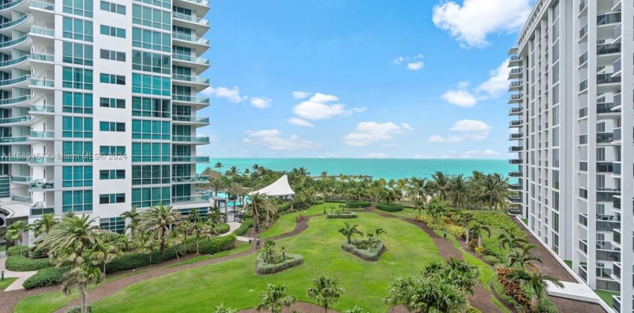 Condominio en Bal Harbour, Florida, 2 dormitorios  № 1179087