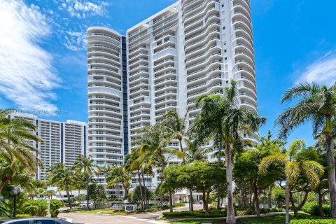 Condo in Aventura, Florida, 4 bedrooms  № 1179086 - photo 1