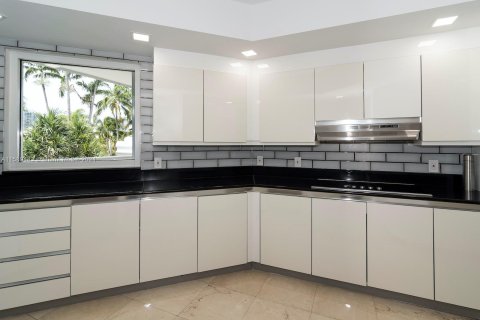 Condo in Aventura, Florida, 4 bedrooms  № 1179086 - photo 23