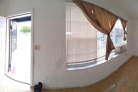 Immobilier commercial à vendre à Miami, Floride: 99.03 m2 № 1294032 - photo 3