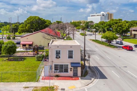 Propiedad comercial en venta en Miami, Florida, 99.03 m2 № 1294032 - foto 13