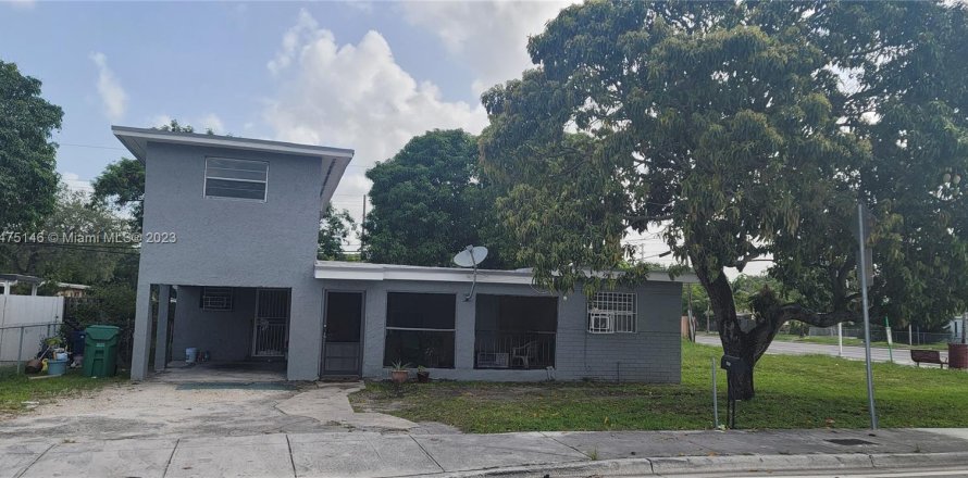House in Miami Gardens, Florida 5 bedrooms, 208.84 sq.m. № 785346