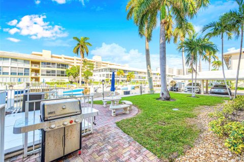 Condo in Fort Lauderdale, Florida, 2 bedrooms  № 922437 - photo 14