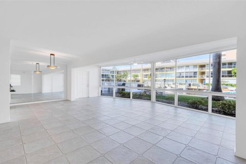 Condo in Fort Lauderdale, Florida, 2 bedrooms  № 922437 - photo 7