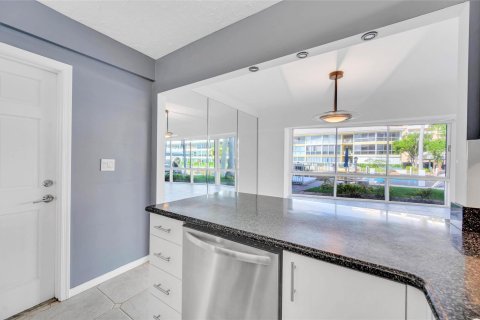 Condo in Fort Lauderdale, Florida, 2 bedrooms  № 922437 - photo 6