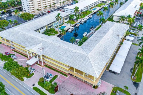 Condo in Fort Lauderdale, Florida, 2 bedrooms  № 922437 - photo 1