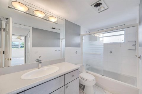 Condo in Fort Lauderdale, Florida, 2 bedrooms  № 922437 - photo 27