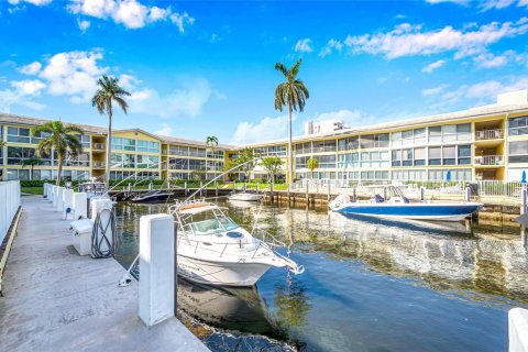 Condo in Fort Lauderdale, Florida, 2 bedrooms  № 922437 - photo 18