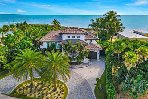 Villa ou maison à vendre à Marathon, Floride: 4 chambres, 306.95 m2 № 912639 - photo 1