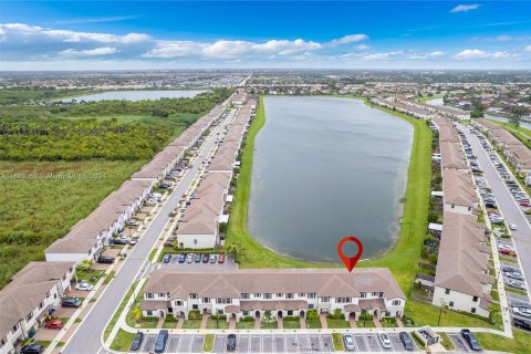 Adosado en venta en Cutler Bay, Florida, 3 dormitorios, 124.02 m2 № 1410797 - foto 2