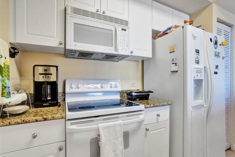 Condo in Aventura, Florida, 2 bedrooms  № 1078975 - photo 19