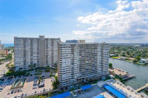 Condo in Hallandale Beach, Florida, 1 bedroom  № 1381880 - photo 29