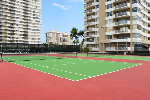 Condo in Hallandale Beach, Florida, 1 bedroom  № 1381880 - photo 28