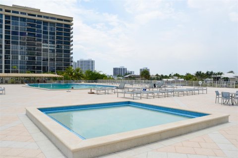 Condo in Hallandale Beach, Florida, 1 bedroom  № 1381880 - photo 26