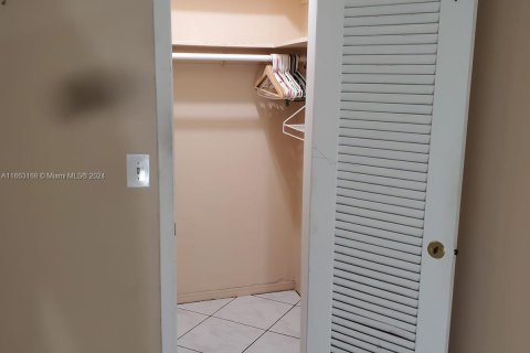 Condominio en venta en Miami Gardens, Florida, 2 dormitorios, 74.14 m2 № 1381784 - foto 19