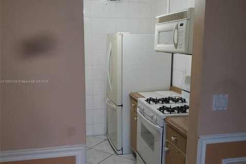 Condominio en venta en Miami Gardens, Florida, 2 dormitorios, 74.14 m2 № 1381784 - foto 10