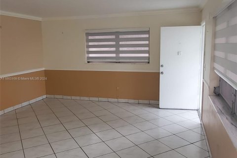 Condominio en venta en Miami Gardens, Florida, 2 dormitorios, 74.14 m2 № 1381784 - foto 8